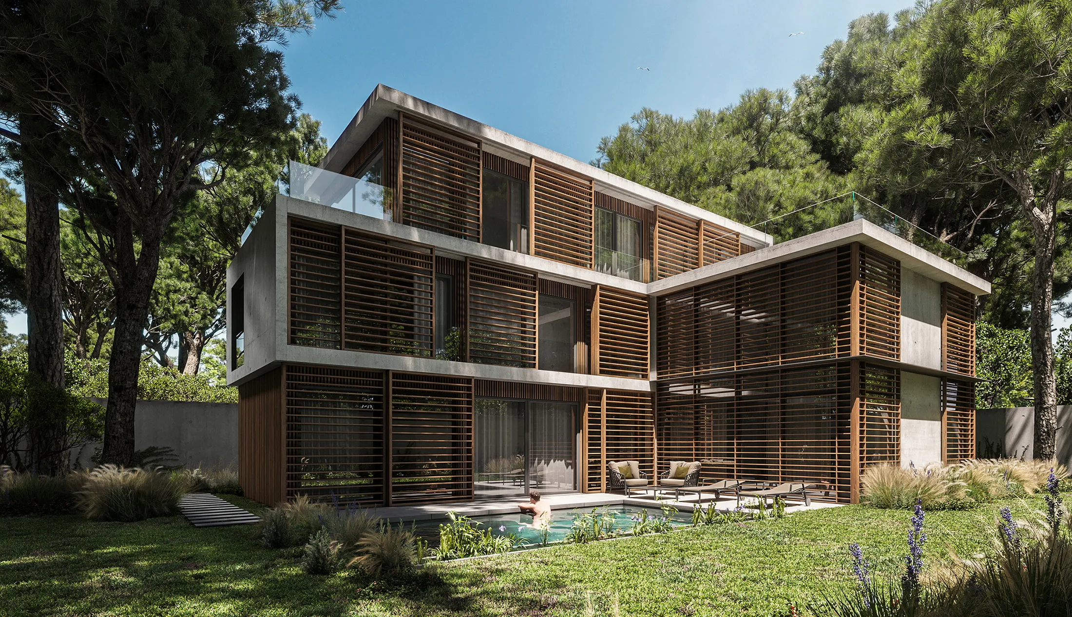 Vista diagonal de la fachada interior con la piscina en primer plano y las celosías de madera