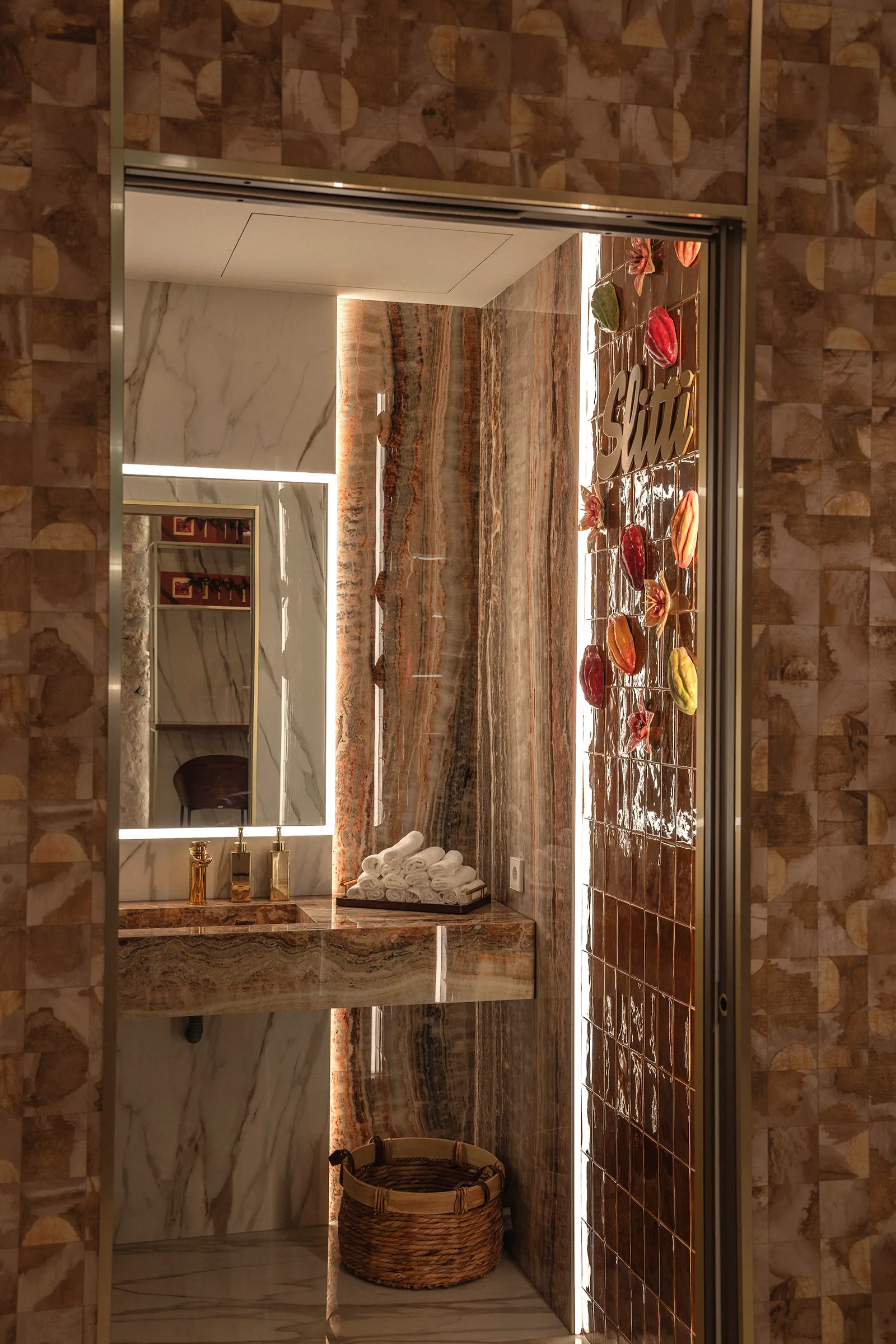 Entrance to the bathroom