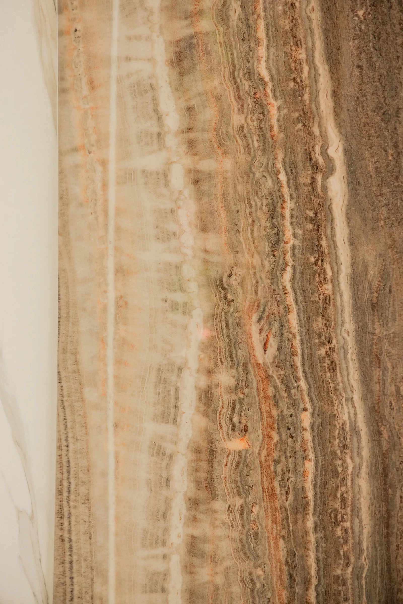 Stone texture in the bathroom